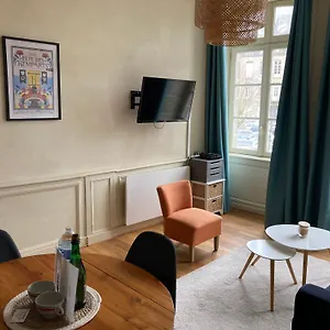 Apartamento L'aparthé - Cosy Avec Vue Sur La Place Du Marché, Dinan